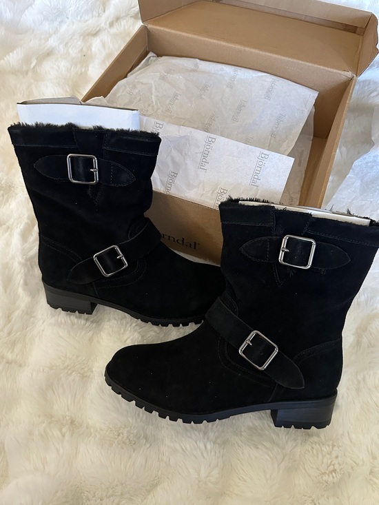 Bjorndal Shoes - Bjorndal Black Suede Shearling-Trim Buckle Winter Boots